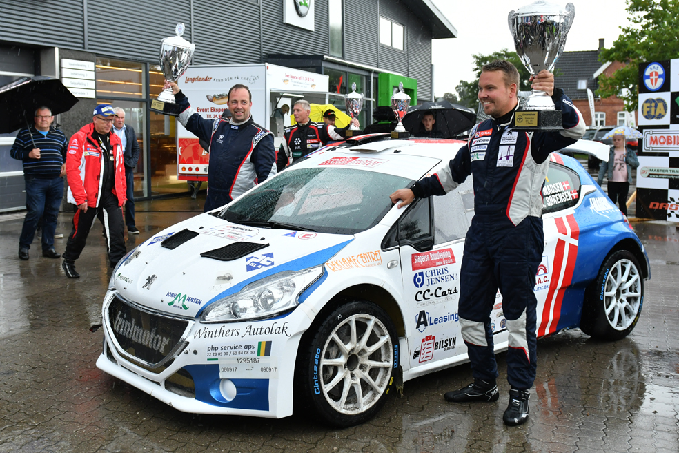 Kim Madsen og Kenneth Sørensen fejrer sejr i Slagelse Rally 2017.
(Foto: Morten Dam/specialpress@gmail.com)
